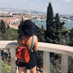 Meet your seller! 🔝10% Seller! Fast Shipper 📦